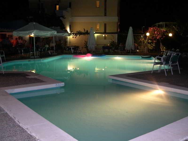Paradise Hotel 萨摩斯 外观 照片
