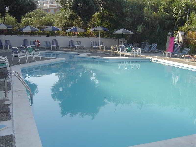Paradise Hotel 萨摩斯 外观 照片